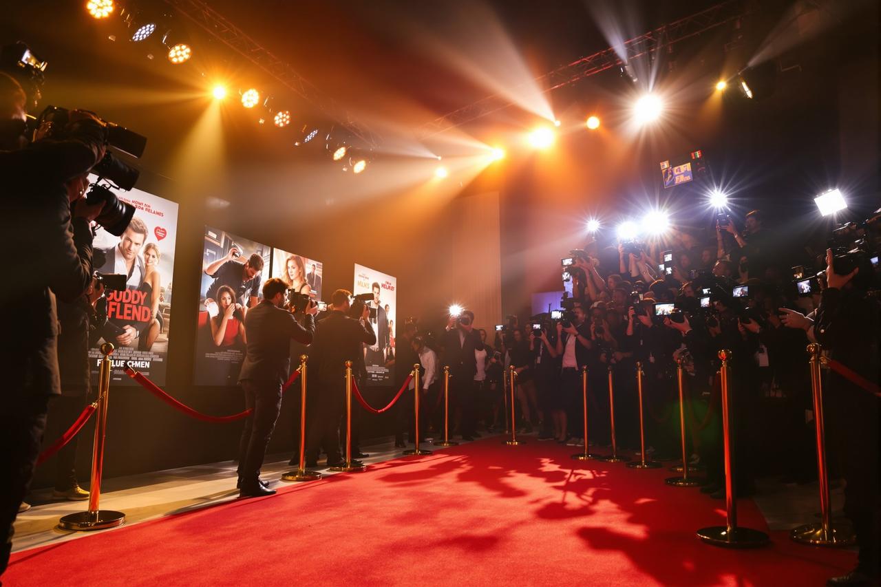 丁香在线视频资讯 - 《深海奇航》票房突破20亿,导演透露续集计划